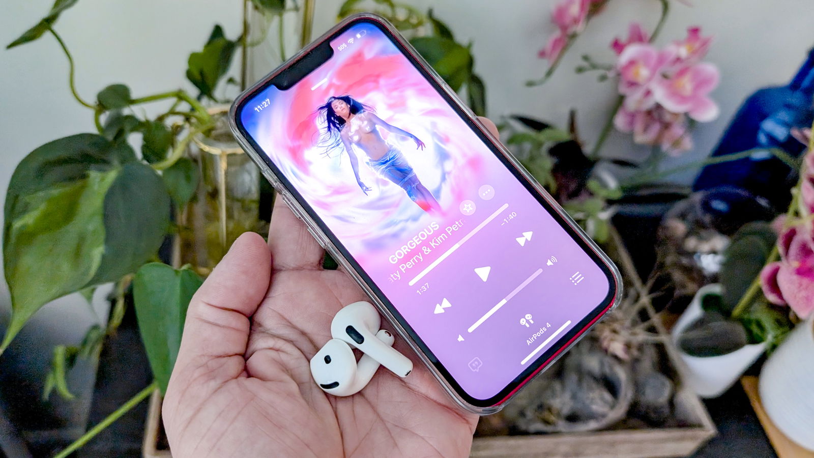 Ακούγοντας Apple Music στα AirPods 4