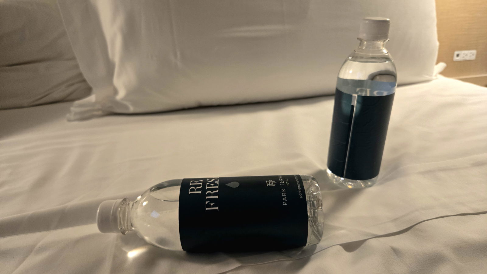 Bryte Balance Smart Bed motion isolation test using a couple of water bottles