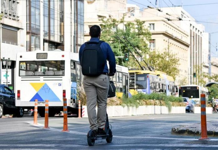 Ηλεκτρικά πατίνια: Νέα πρόστιμα από τον ΚΟΚ