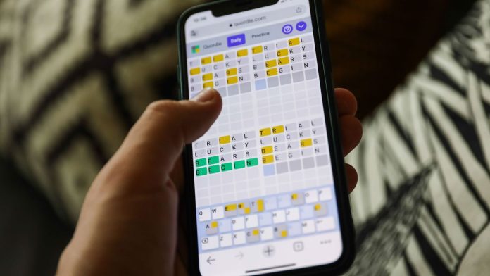 Quordle today – υποδείξεις και απαντήσεις για την Τρίτη 3 Δεκεμβρίου (παιχνίδι #1044)