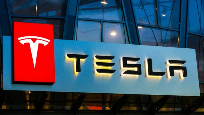 Tesla: άνοιξαν θέσεις εργασίας σε Αθήνα και Θεσσαλονίκη